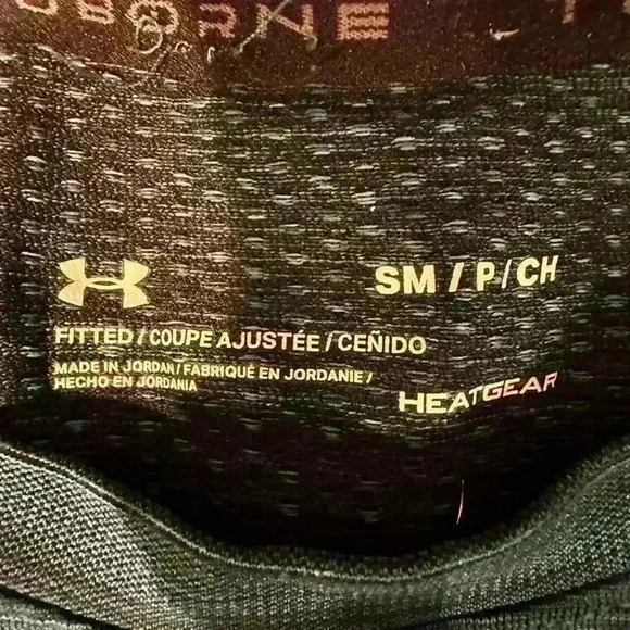 Under Armour HeatGear Fitted Short Sleeve Shirt Size Small - Picture 3 of 3